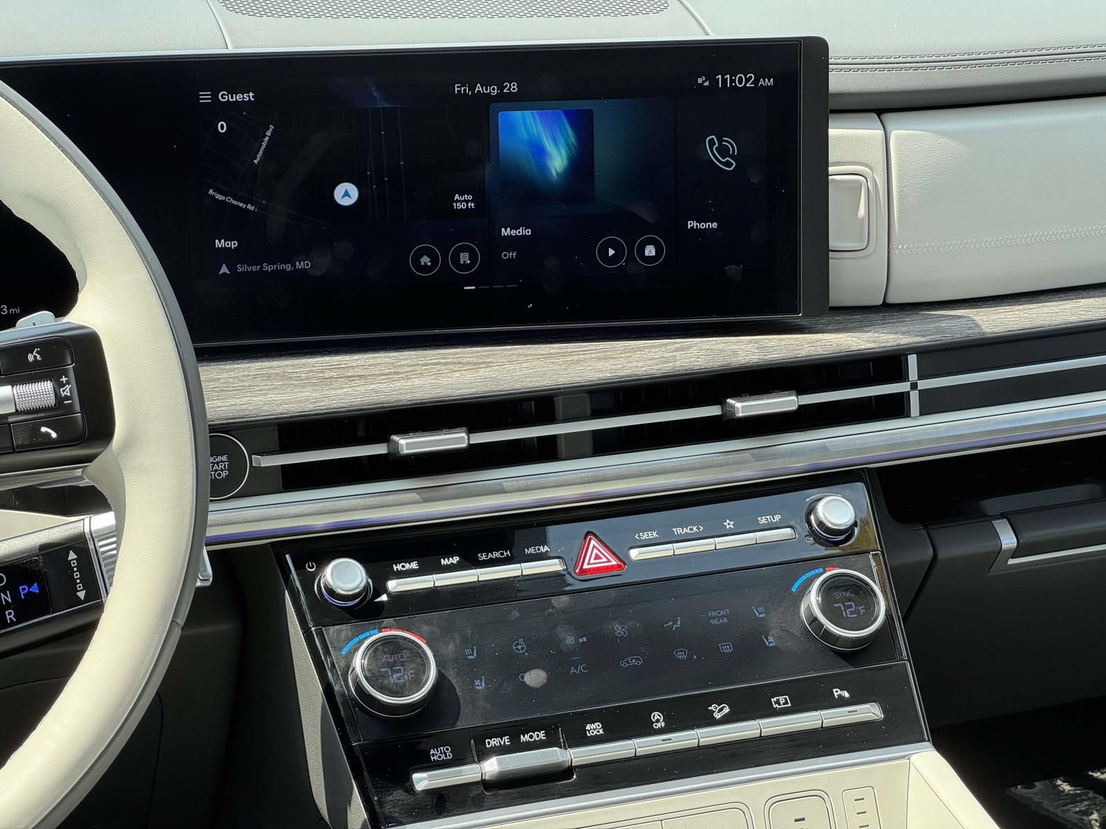 Used 2025 Hyundai Santa Fe Calligraphy AWD/4WD image 5