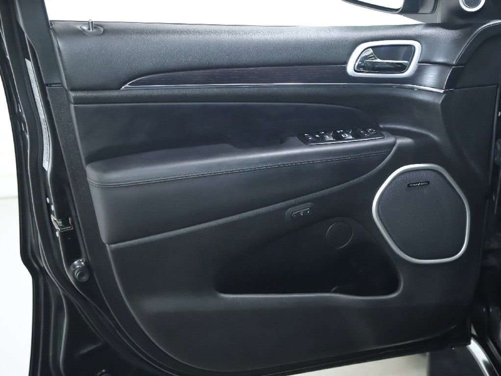 Used 2018 Jeep Grand Cherokee Summit image 16