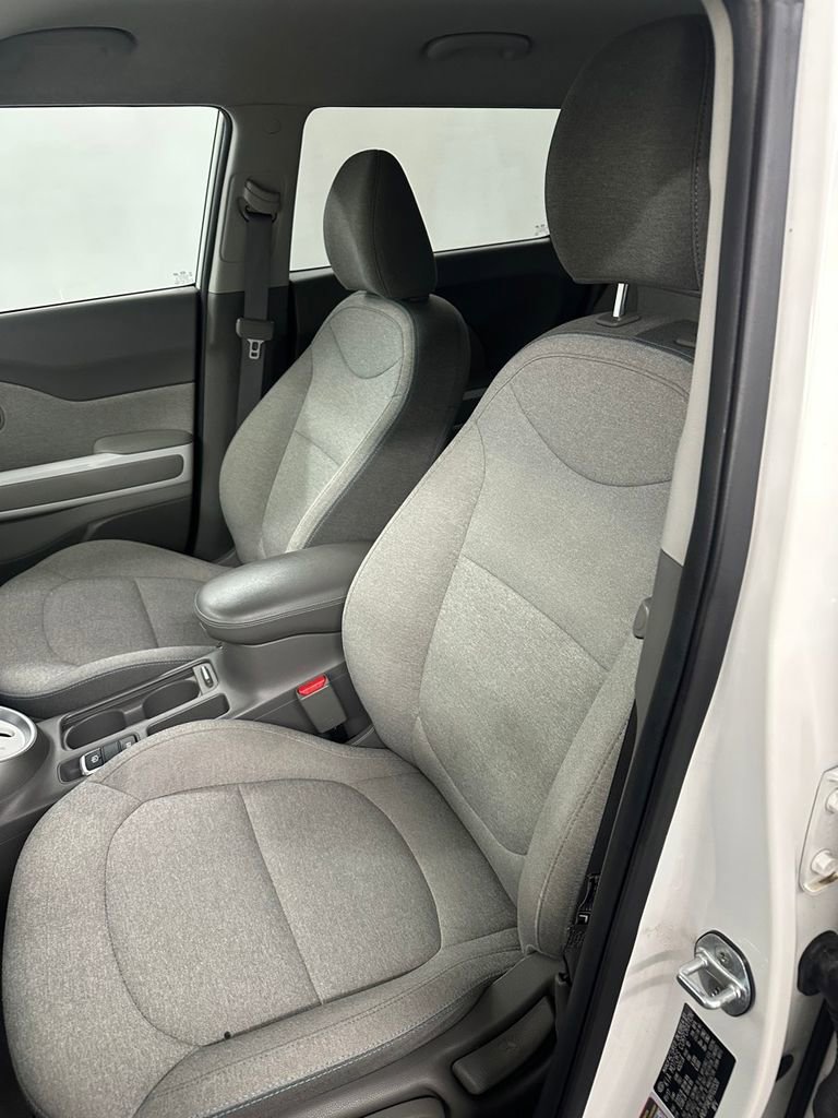 Used 2017 Kia Soul EV-e image 12
