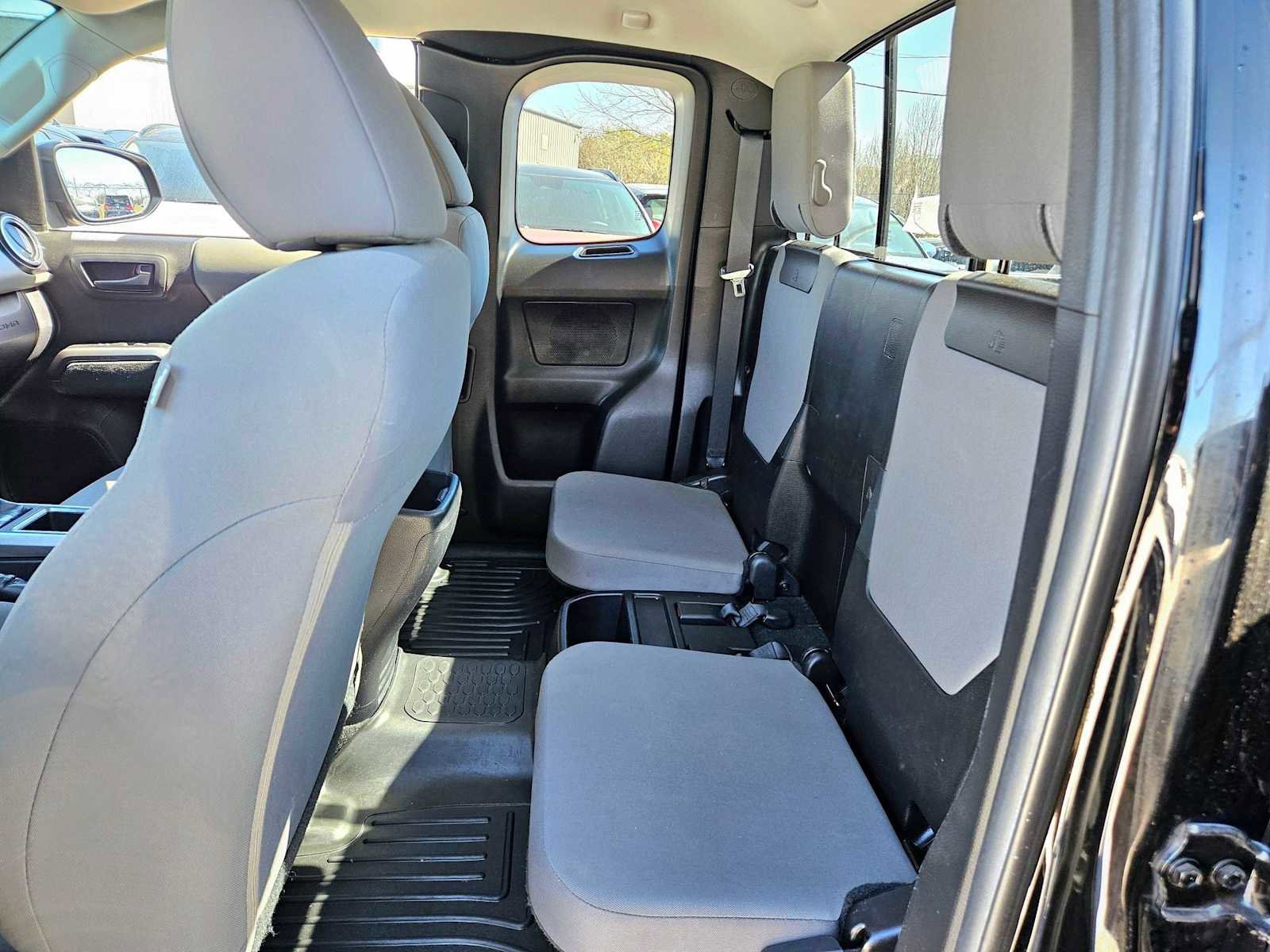 Used 2022 Toyota Tacoma SR5 w/ SR5 Appearance Package (SM) image 16