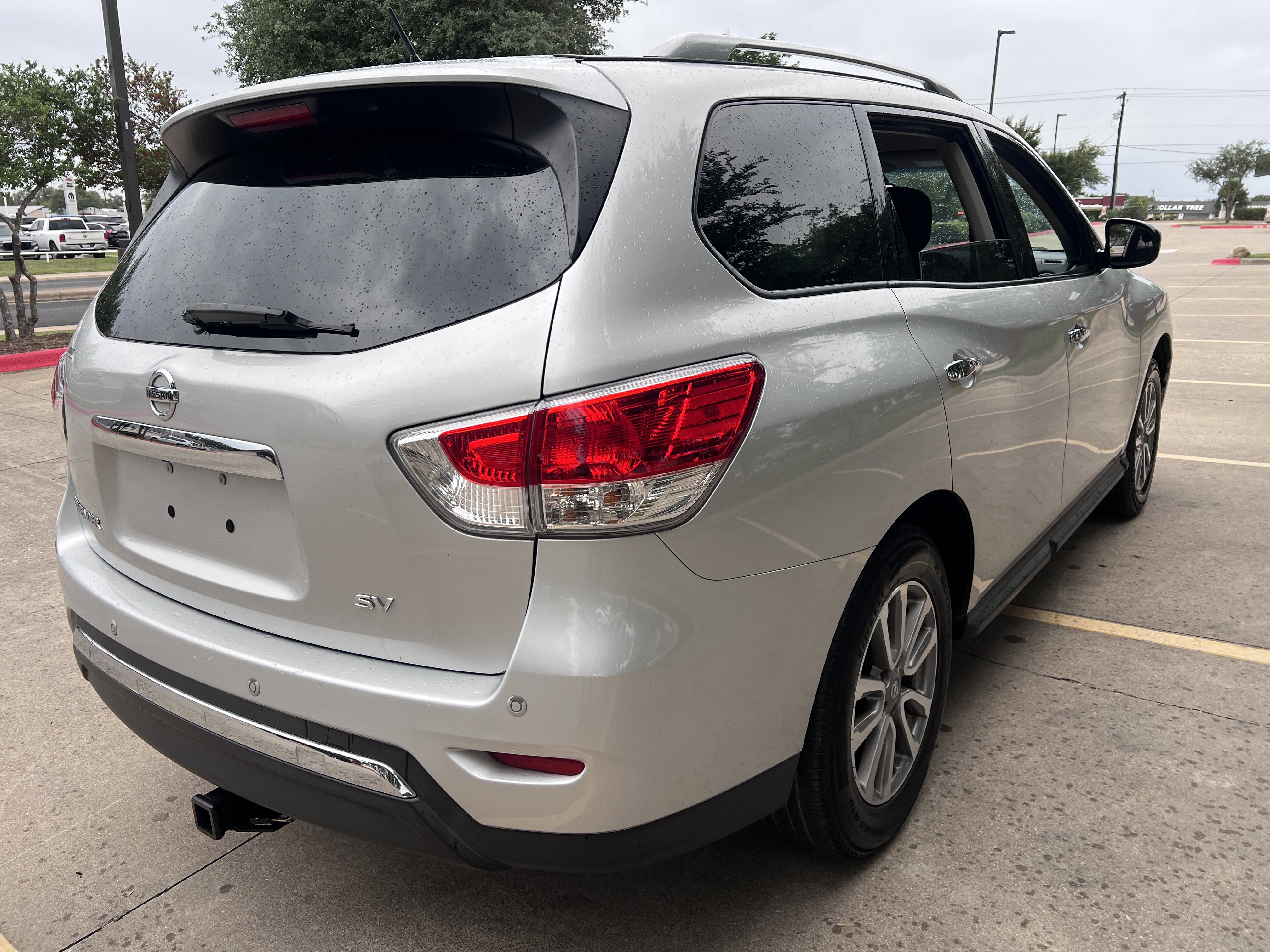 Used 2015 Nissan Pathfinder SV image 7