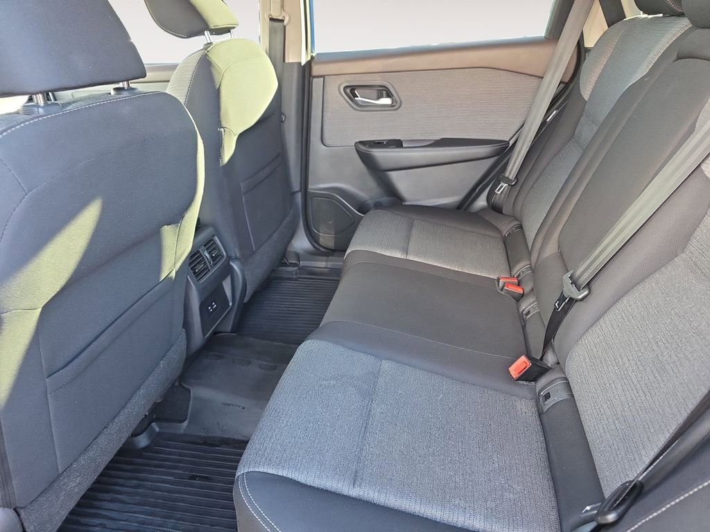 Used 2022 Nissan Rogue SV image 13