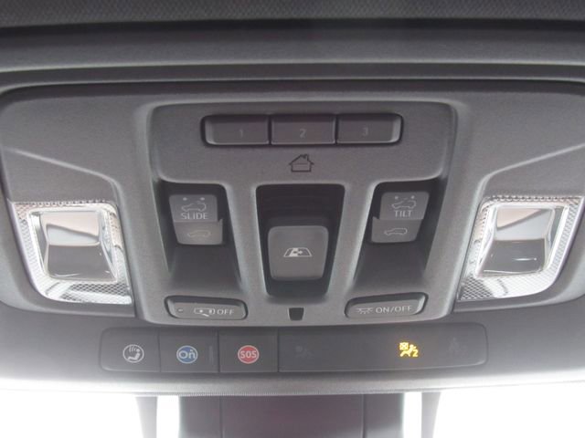 Used 2023 Chevrolet Silverado 3500 High Country image 31