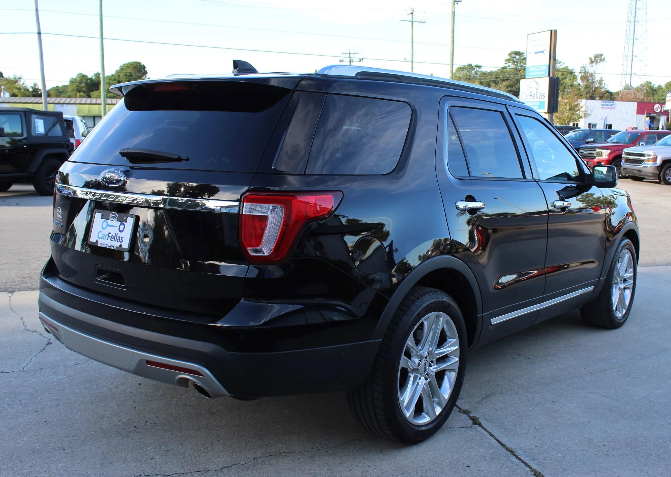 Used 2017 Ford Explorer Limited w/ Equipment Group 301A image 5