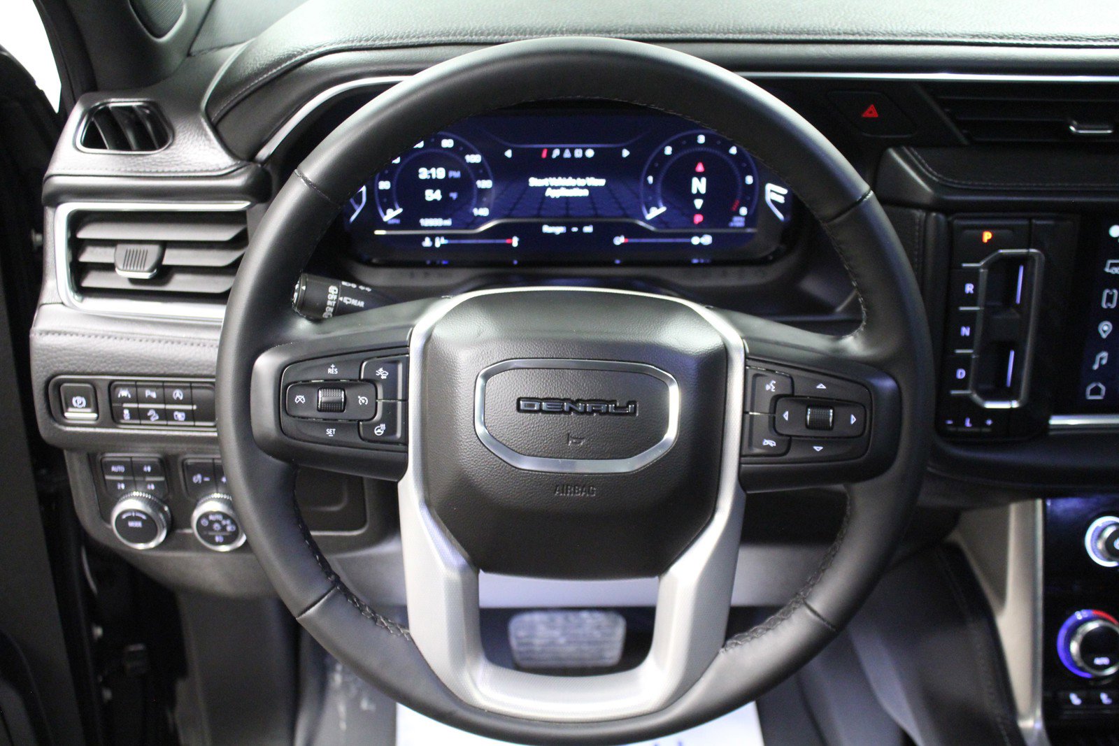 Used 2024 GMC Yukon XL Denali image 18