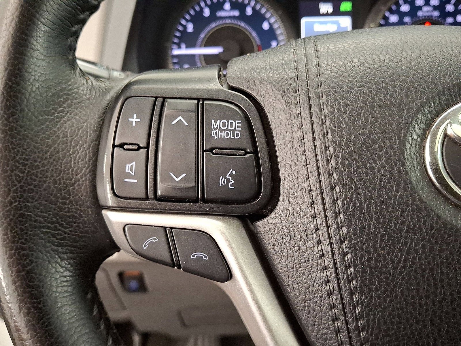 Certified 2019 Toyota Sienna XLE w/ XLE Navigation Package FWD image 17