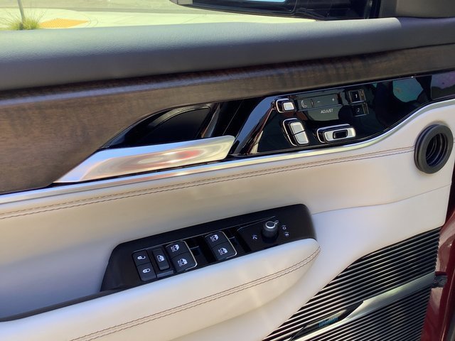 Used 2022 Jeep Grand Wagoneer Series II w/ Premium Group II image 10