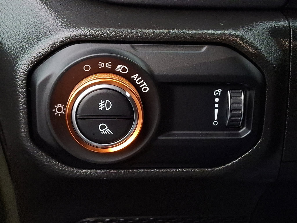 Used 2023 Jeep Gladiator Mojave w/ Cold Weather Group image 29