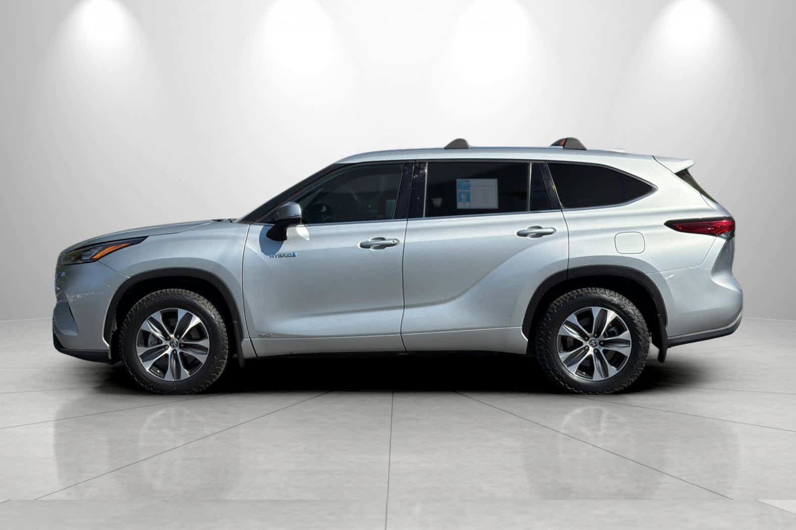 Used 2020 Toyota Highlander XLE AWD/4WD image 5