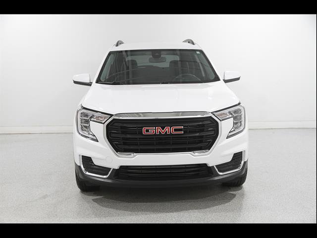 Used 2023 GMC Terrain SLE w/ Driver Convenience Package FWD image 2
