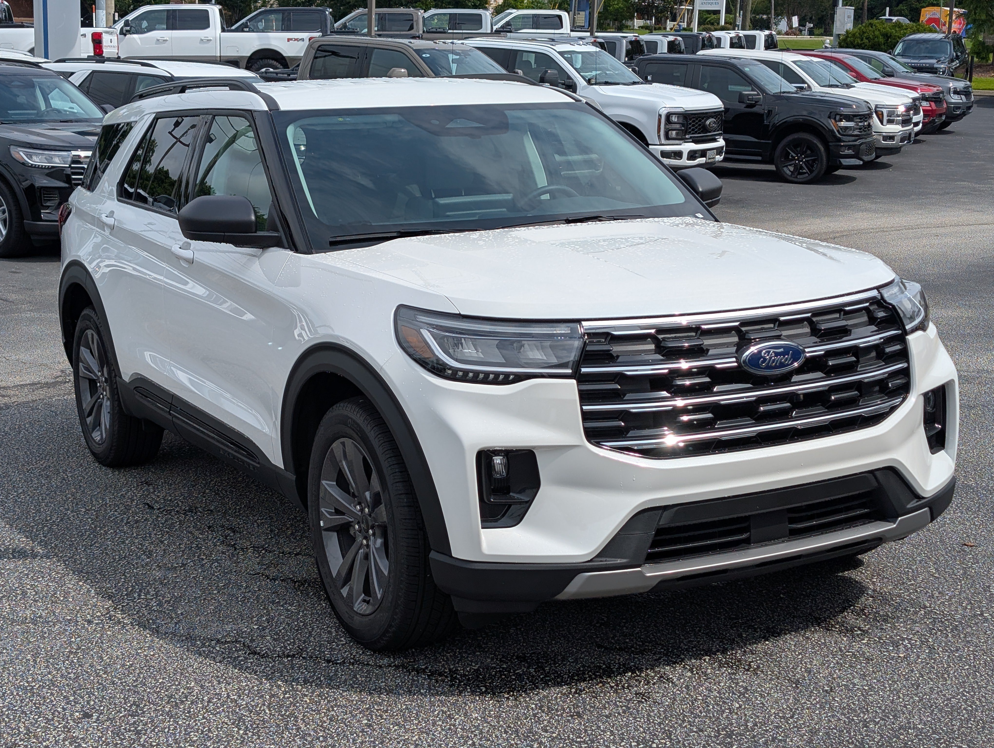 New 2026 Ford Explorer Active w/ Active Comfort Package AWD/4WD image 4