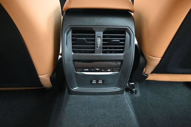 New 2026 BMW 330i Sedan w/ Premium Package RWD image 17
