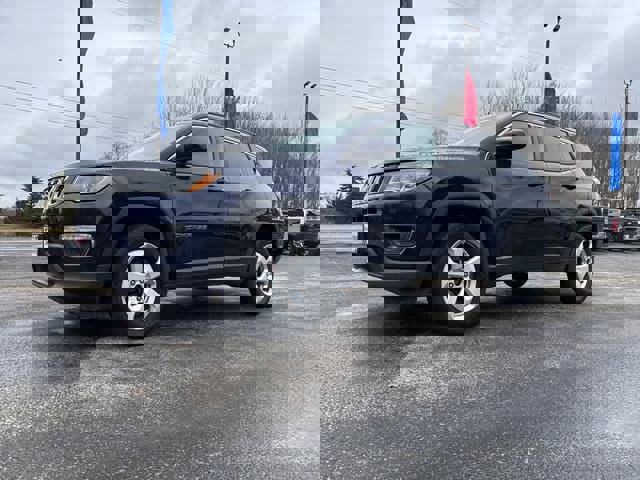 Used 2018 Jeep Compass Latitude w/ Cold Weather Group image 3