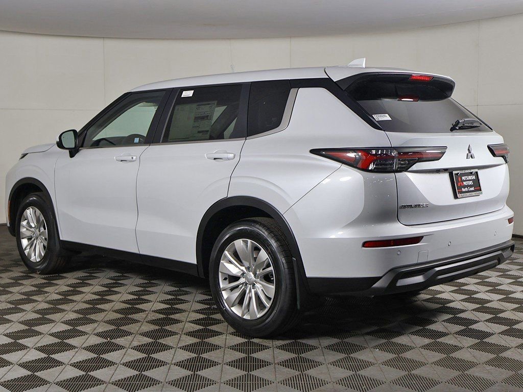 New 2026 Mitsubishi Outlander ES AWD/4WD image 8