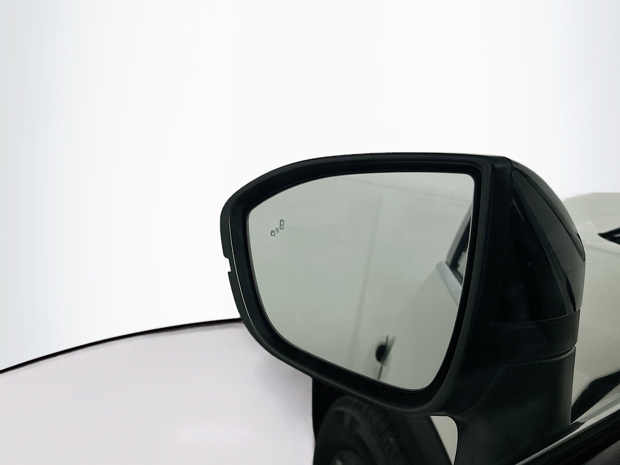 Used 2025 Nissan Pathfinder S image 16