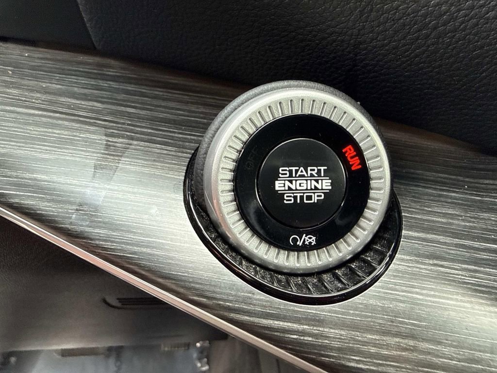 Used 2024 Jeep Wagoneer L Series II image 39