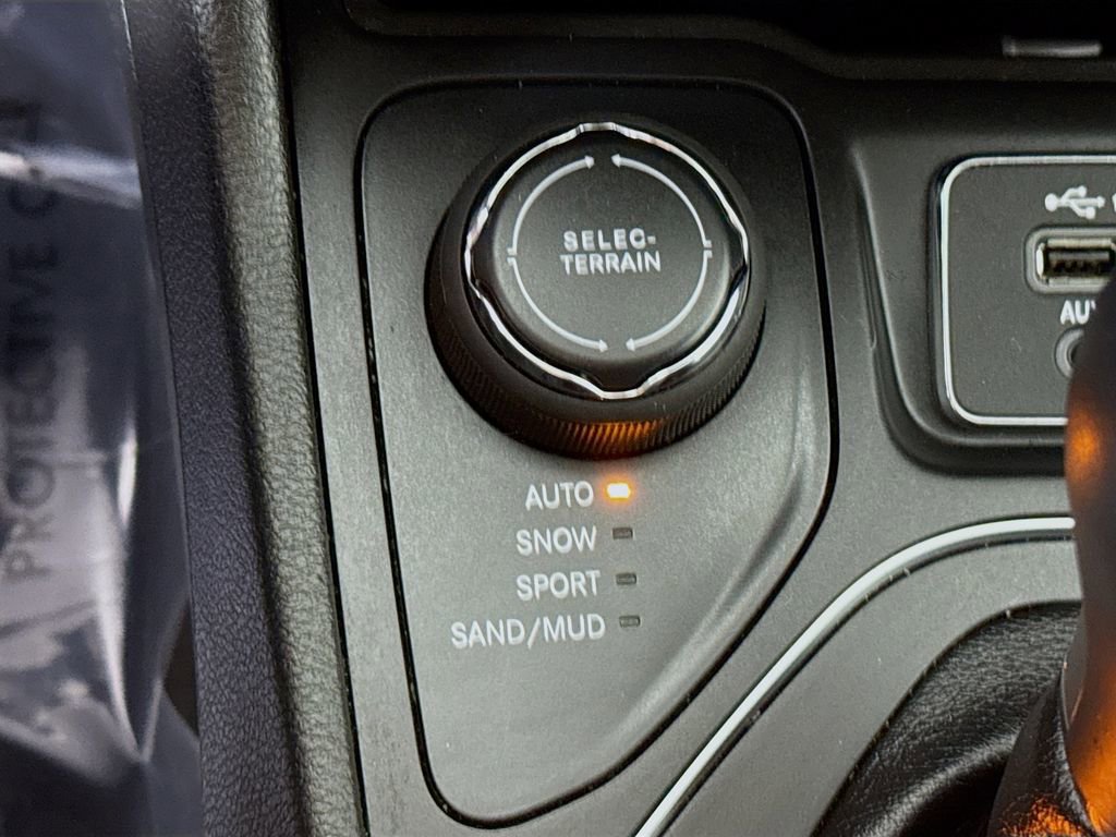 Used 2022 Jeep Cherokee Latitude Lux image 11