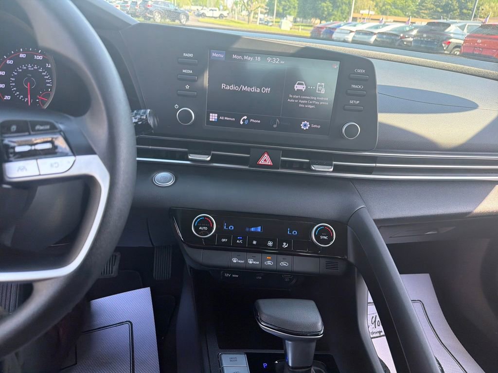 Used 2022 Hyundai Elantra SEL FWD image 19