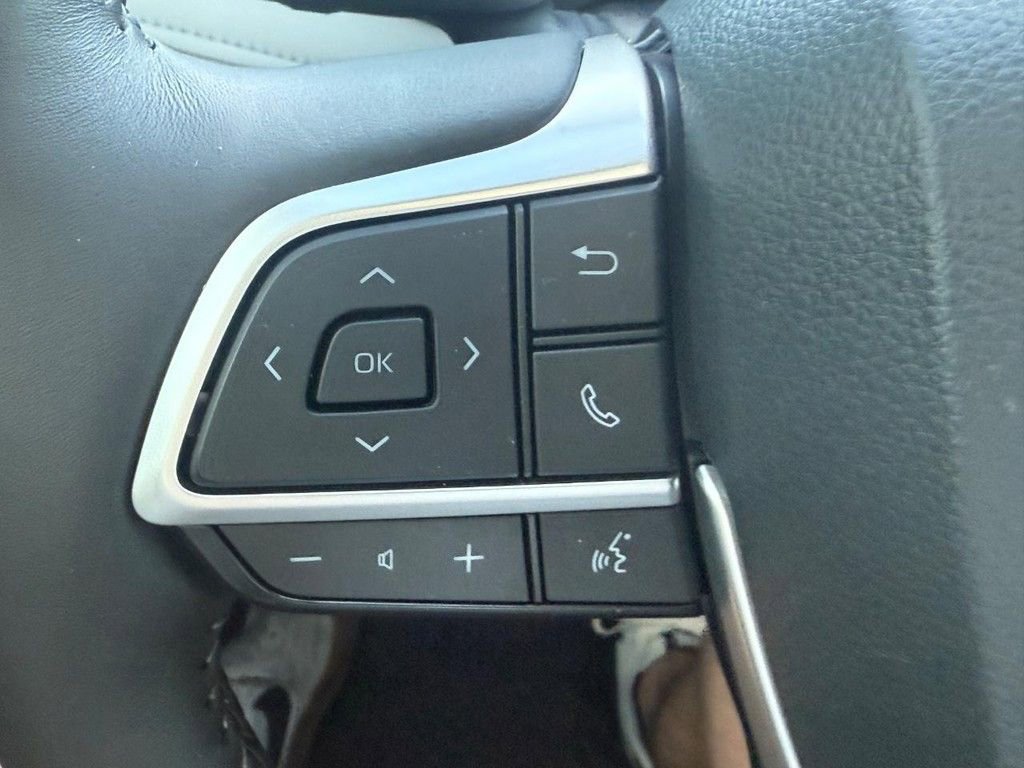 Certified 2025 Toyota Highlander Platinum image 22