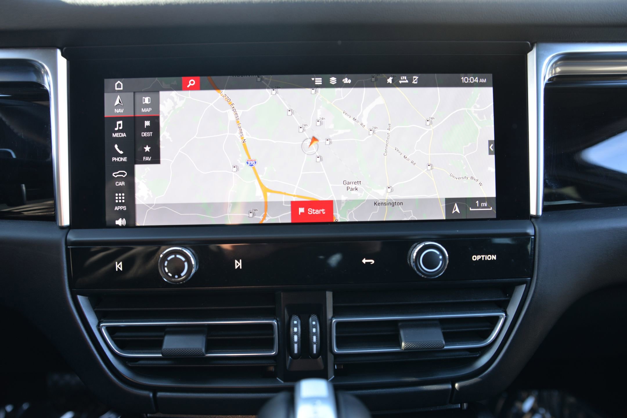 Certified 2024 Porsche Macan Turbo image 30