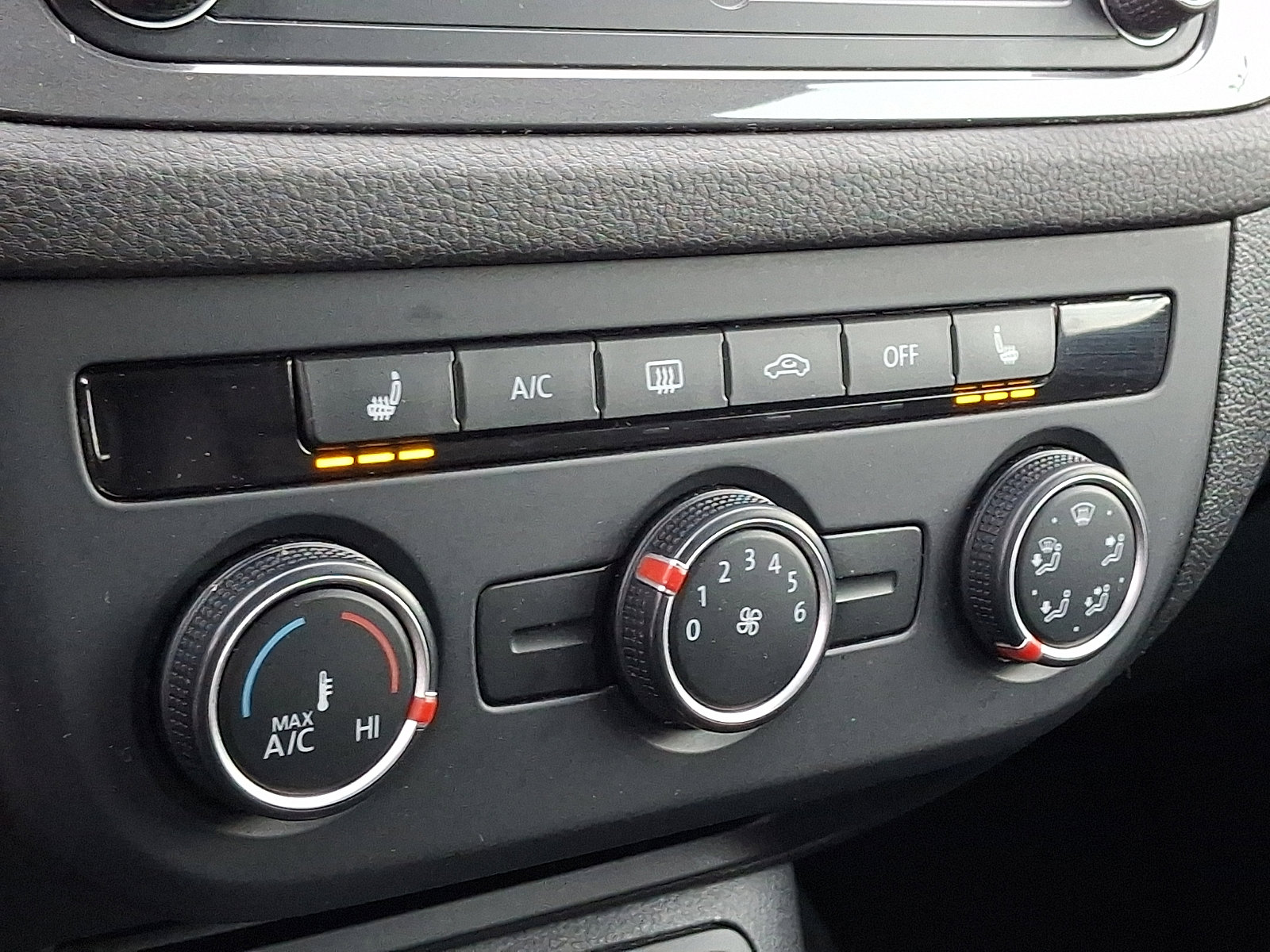 Used 2016 Volkswagen Tiguan S image 15