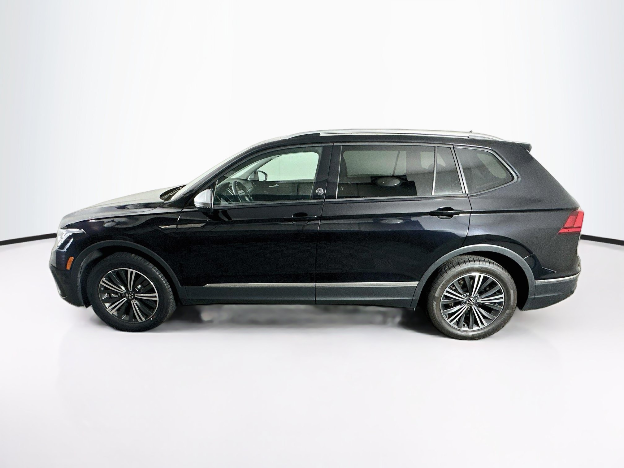 Used 2024 Volkswagen Tiguan Wolfsburg Edition FWD image 4