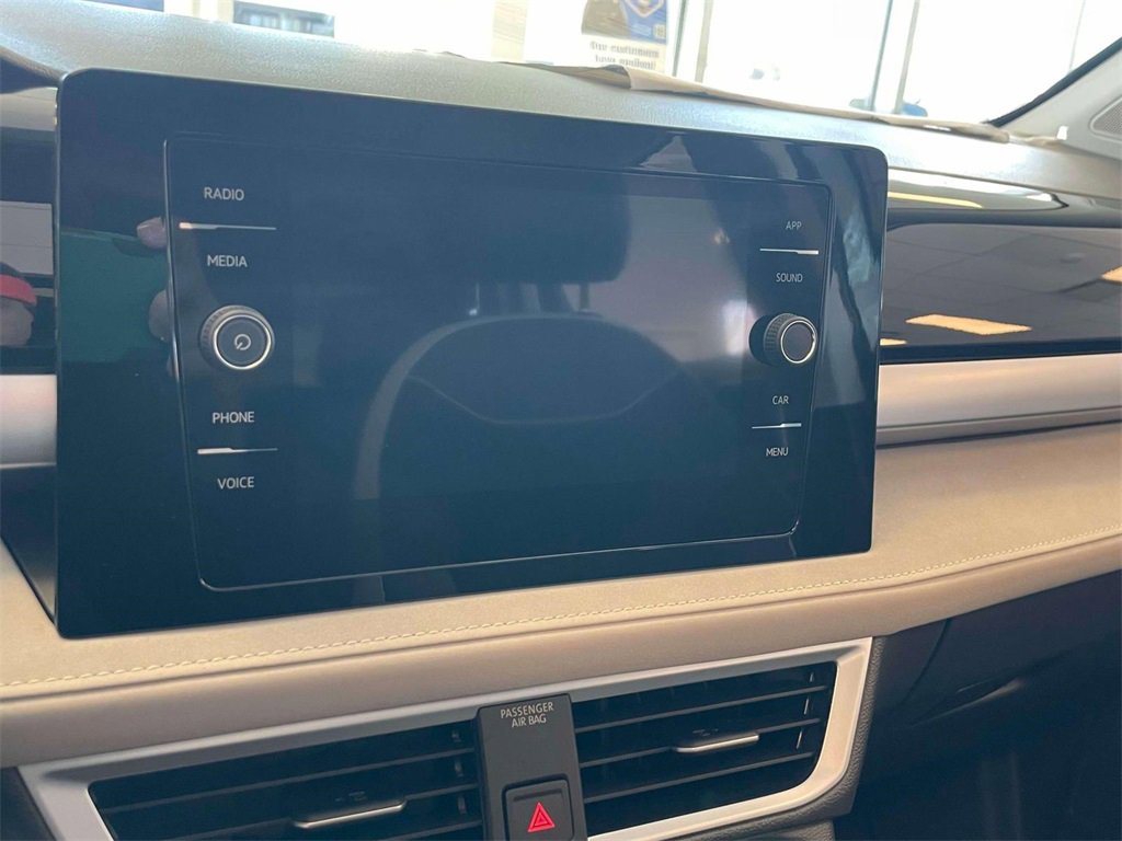 New 2025 Volkswagen Taos SE image 28