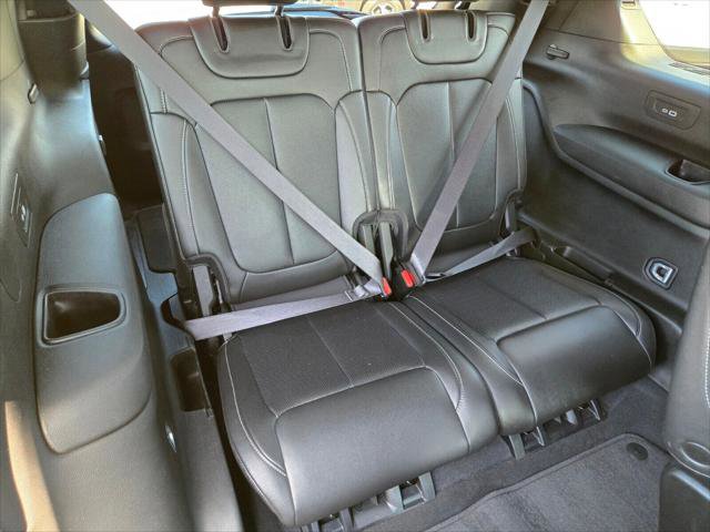 Certified 2024 Jeep Grand Cherokee L Limited w/ Luxury Tech Group II image 17