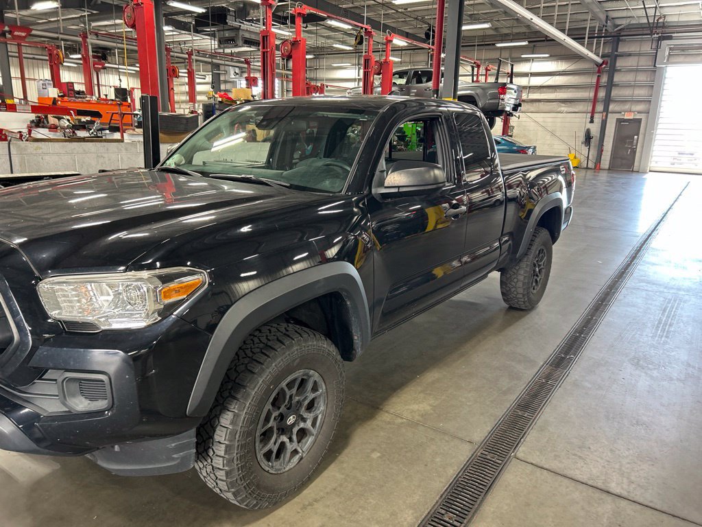 Used 2020 Toyota Tacoma SR w/ SX Package AWD/4WD image 2