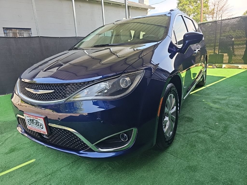 Used 2018 Chrysler Pacifica Touring-L Plus w/ Advanced Safetytec Group FWD image 8