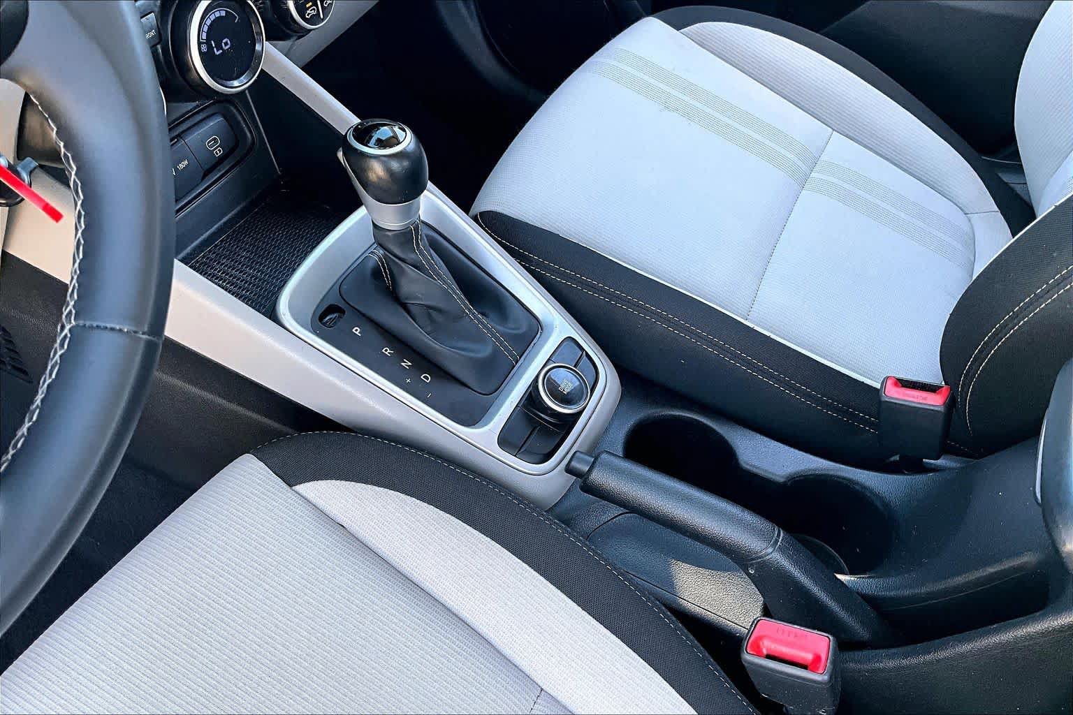 Certified 2023 Hyundai Venue SEL FWD image 17