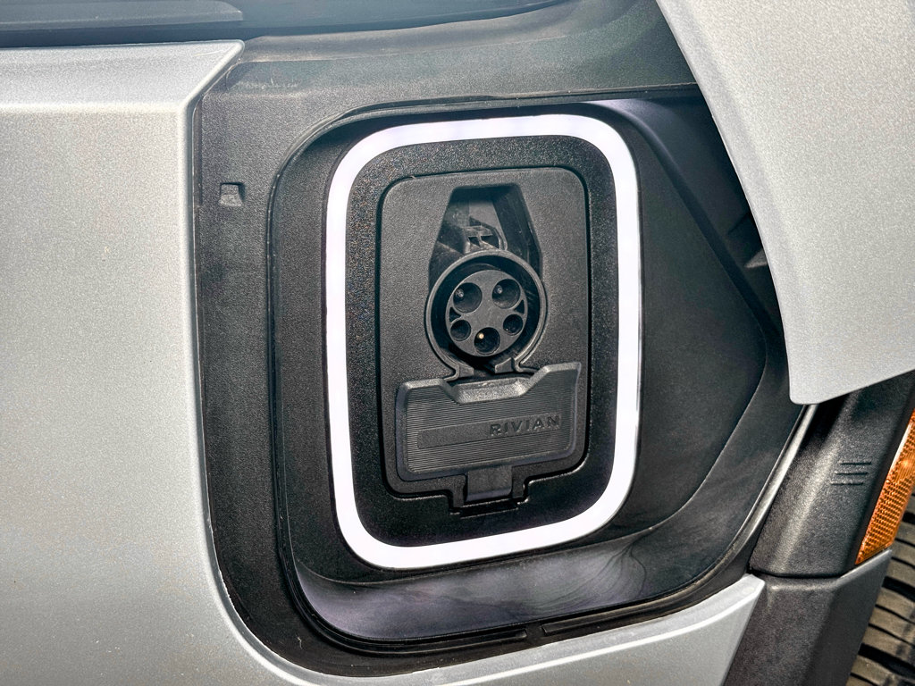 Used 2024 Rivian R1S Adventure AWD/4WD image 5