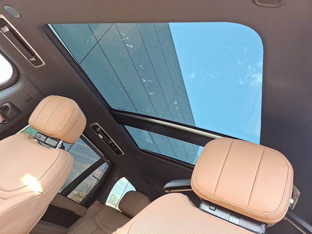 New 2026 Land Rover Range Rover Long Wheelbase SE image 10