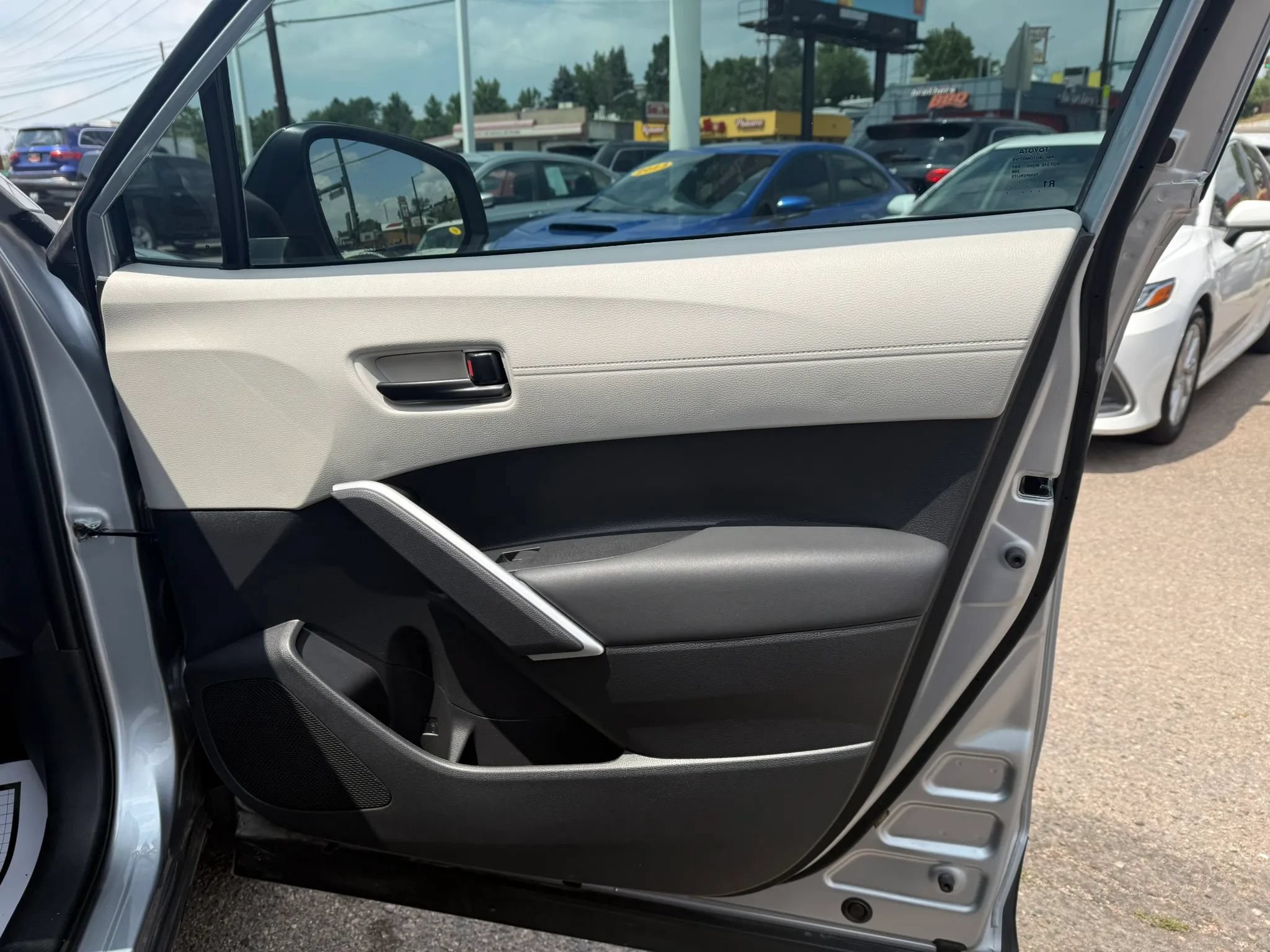 Used 2026 Toyota Corolla Cross LE FWD image 19