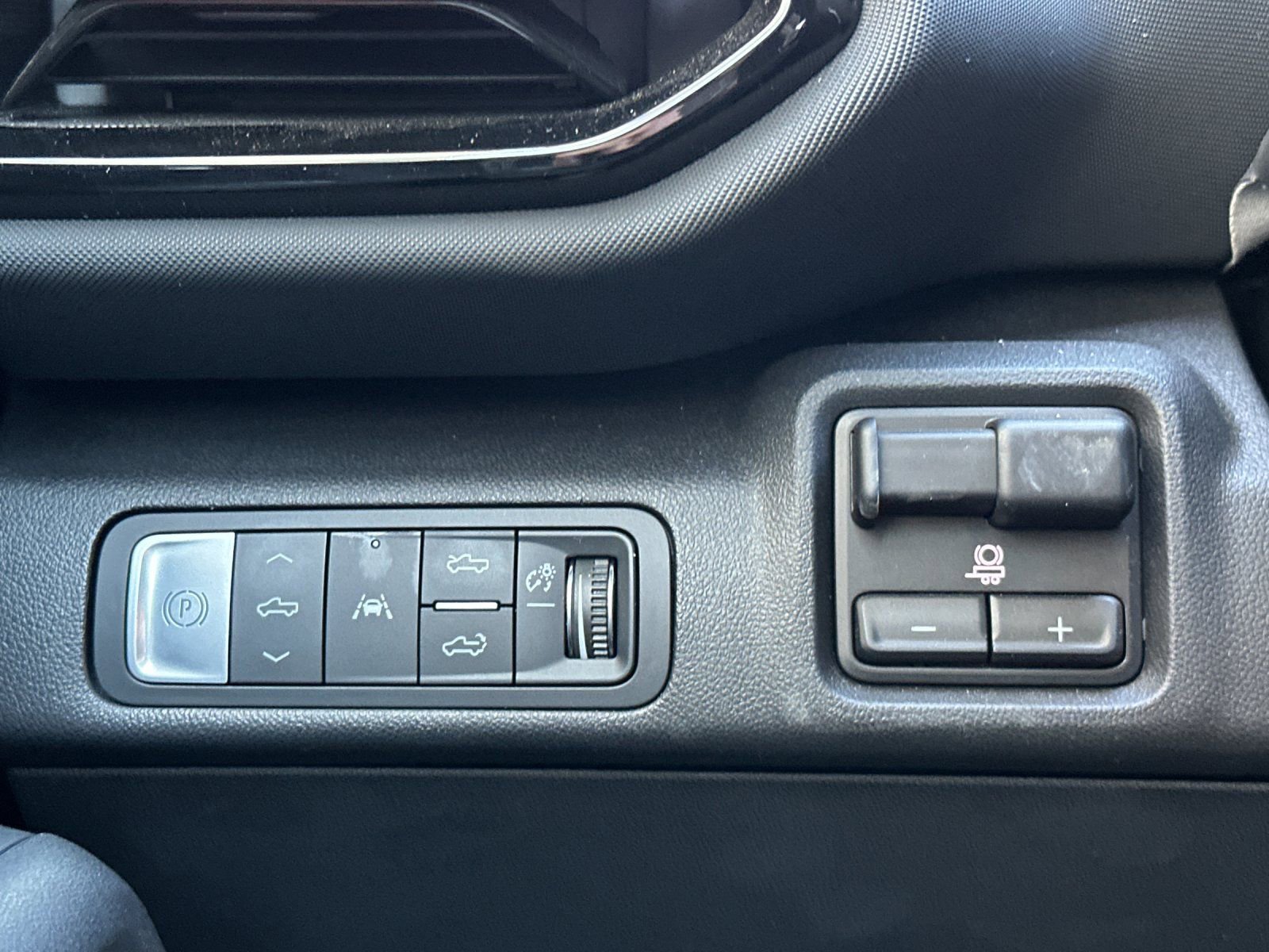 Used 2024 Chevrolet Silverado EV RST image 31