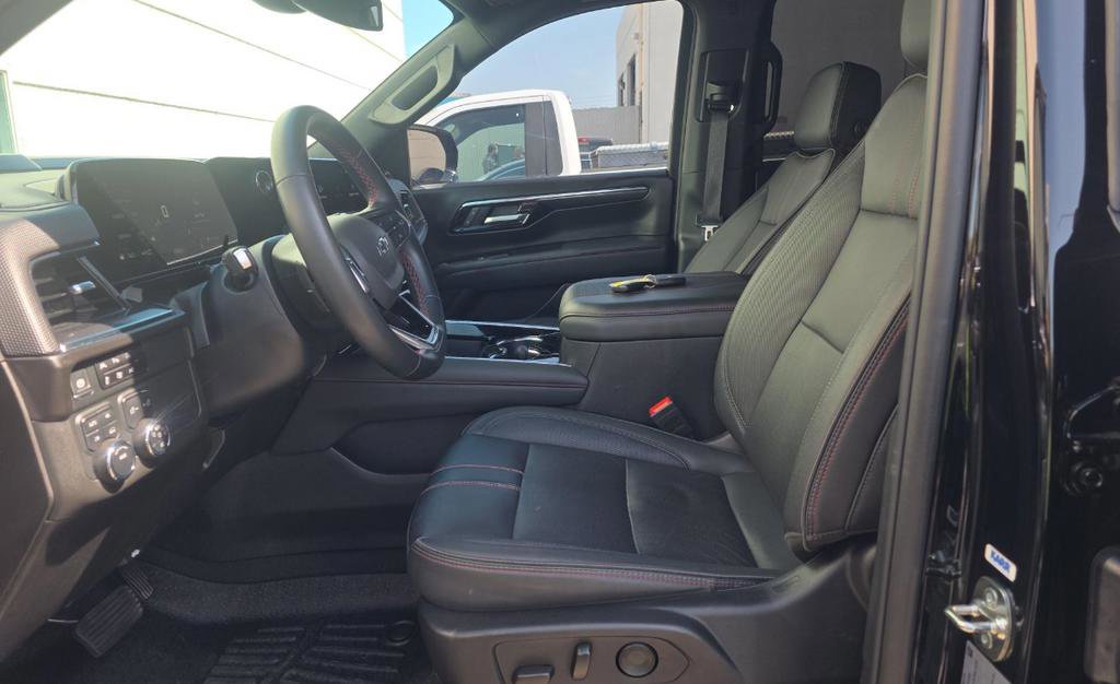 Used 2025 Chevrolet Suburban RST AWD/4WD image 6