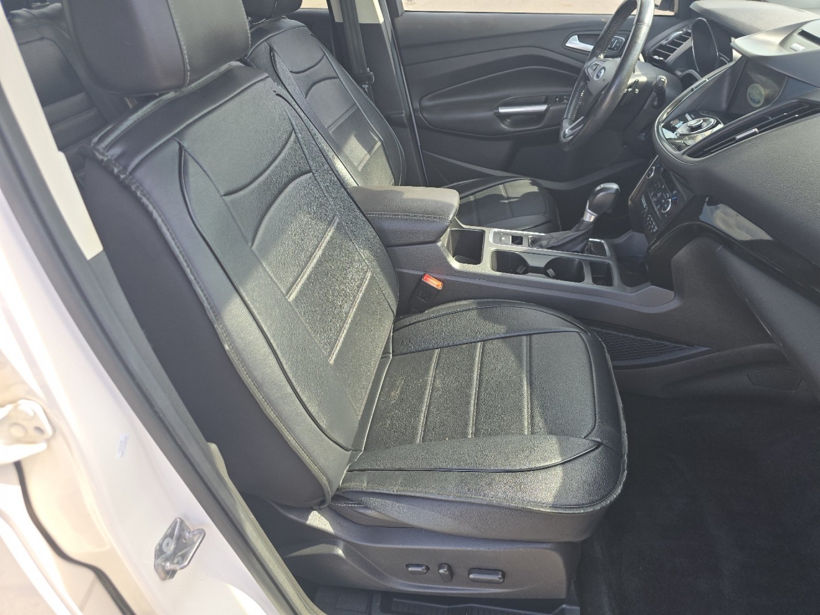 Used 2017 Ford Escape Titanium w/ Canadian Touring Package AWD/4WD image 23