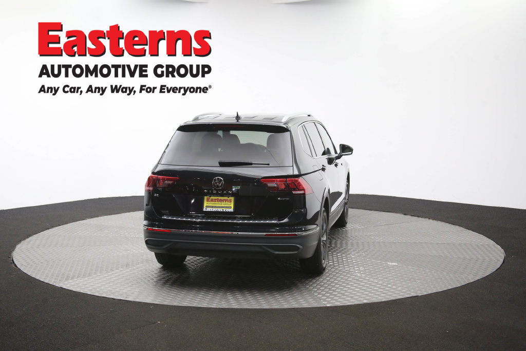 Used 2023 Volkswagen Tiguan SE AWD/4WD image 40