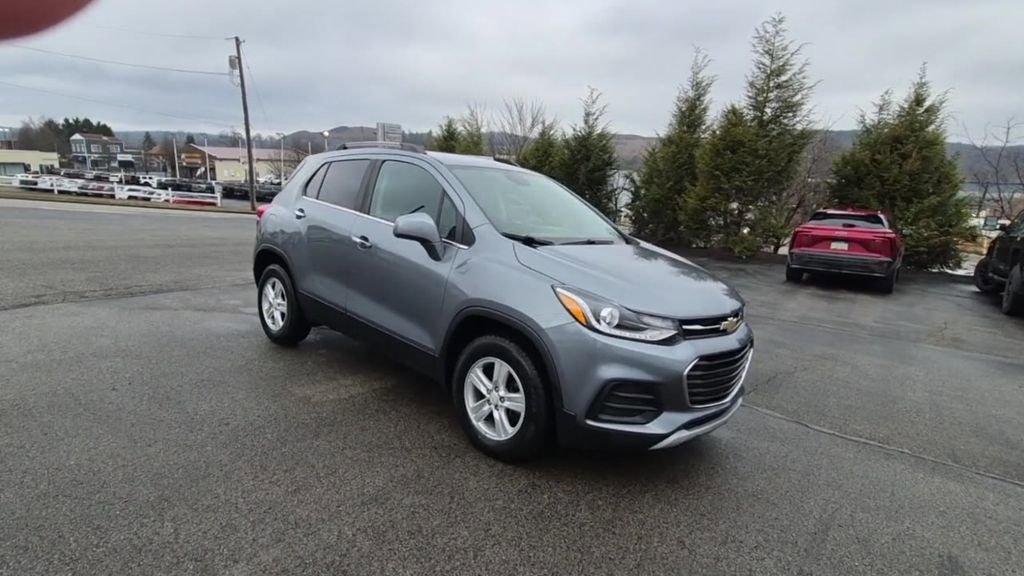 Used 2019 Chevrolet Trax LT w/ LT Convenience Package image 3