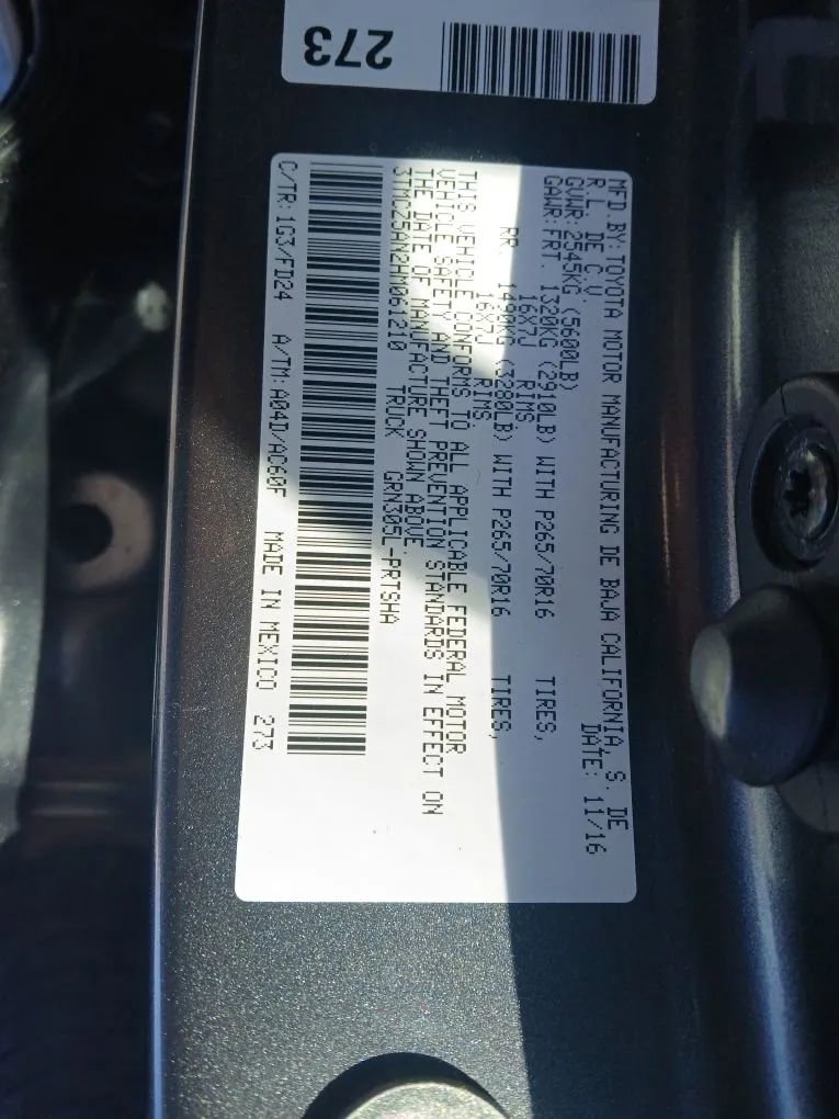 Used 2017 Toyota Tacoma TRD Off-Road w/ Tow Package (A/T) image 9