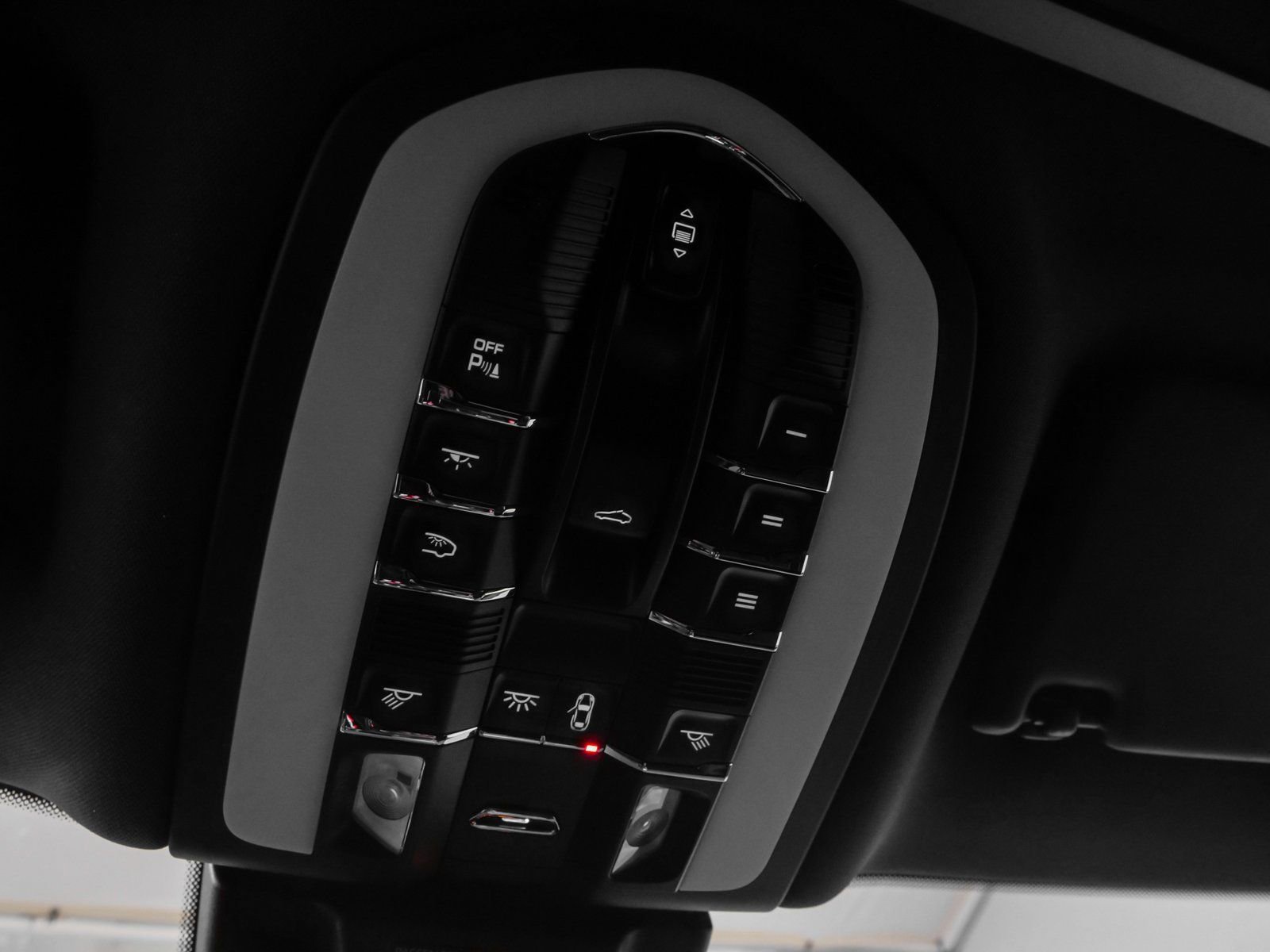 Certified 2025 Porsche Macan image 34