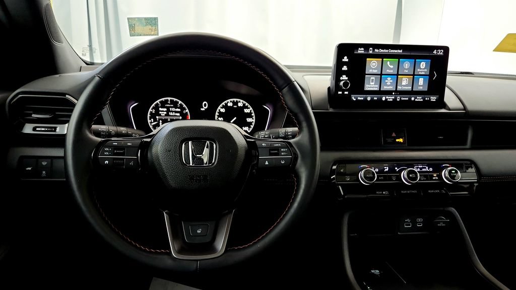 Used 2025 Honda Pilot TrailSport image 29