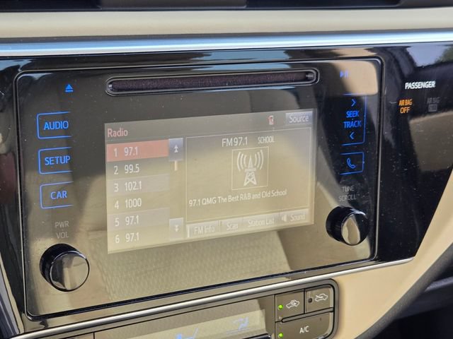Used 2017 Toyota Corolla LE w/ Carpet Mat Package (TMS) FWD image 26