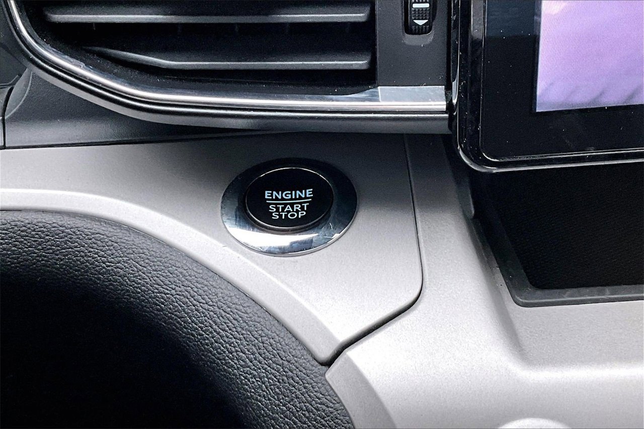 Used 2023 Ford Explorer XLT w/ Equipment Group 202A image 26