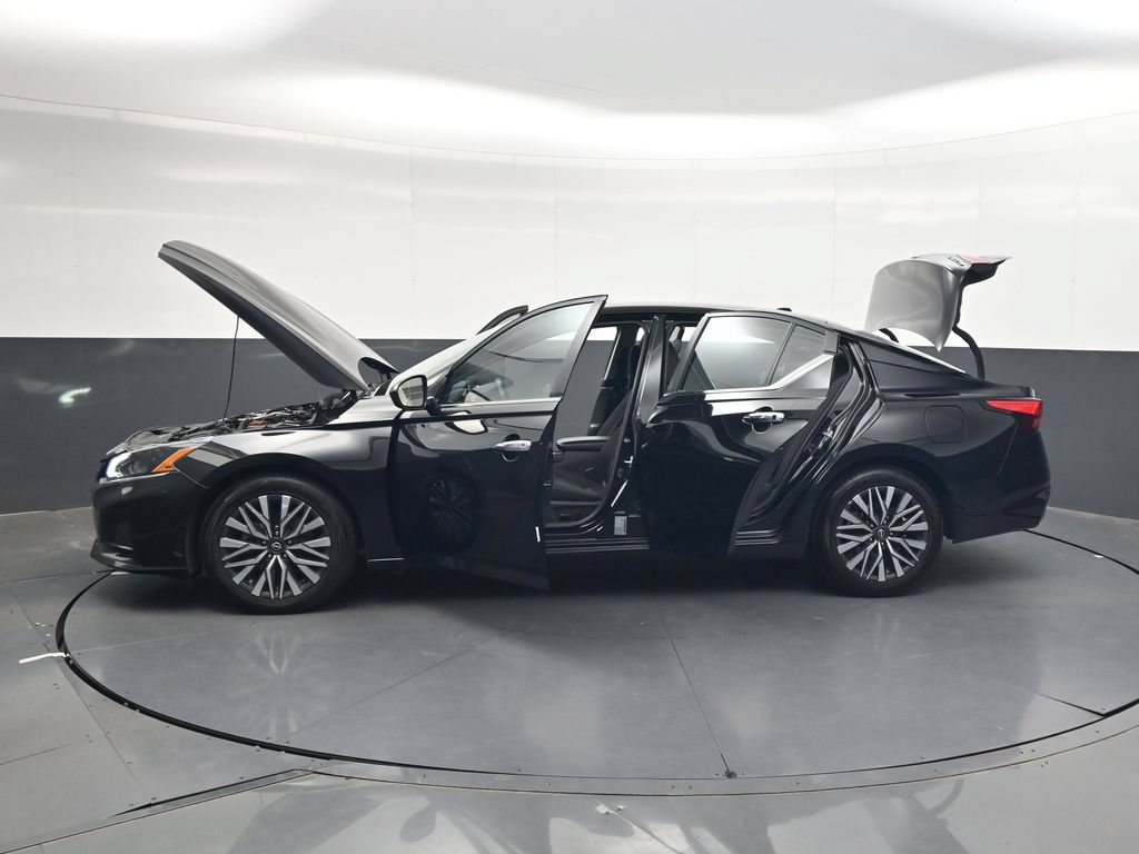 Used 2024 Nissan Altima 2.5 SV FWD image 40
