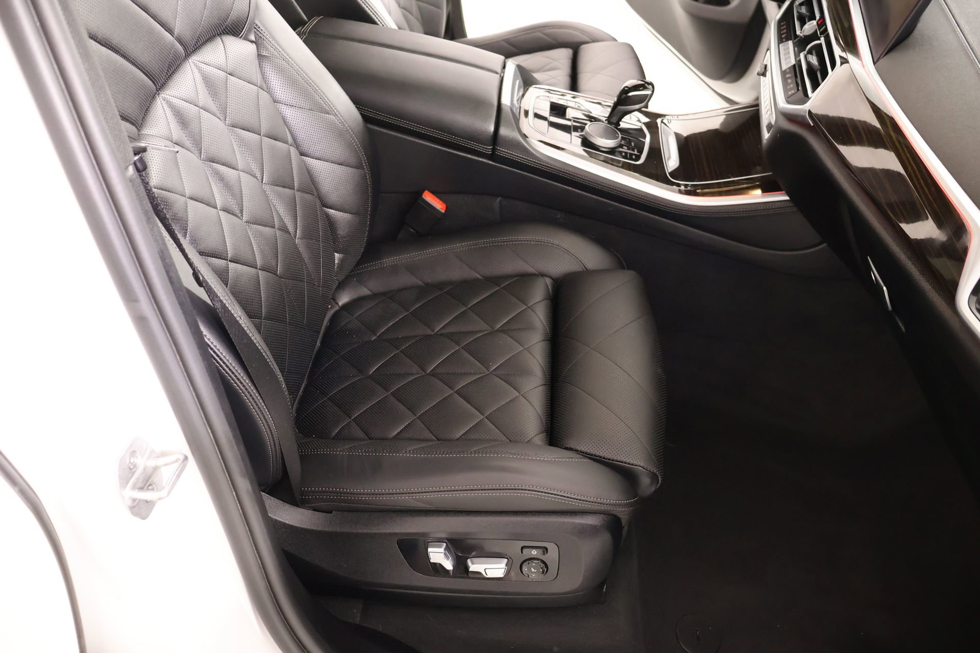Used 2023 BMW X5 xDrive40i w/ Luxury Seating Package AWD/4WD image 14