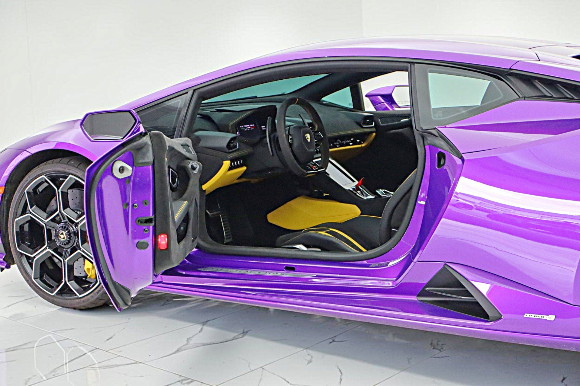 Used 2024 Lamborghini Huracan Tecnica RWD image 6