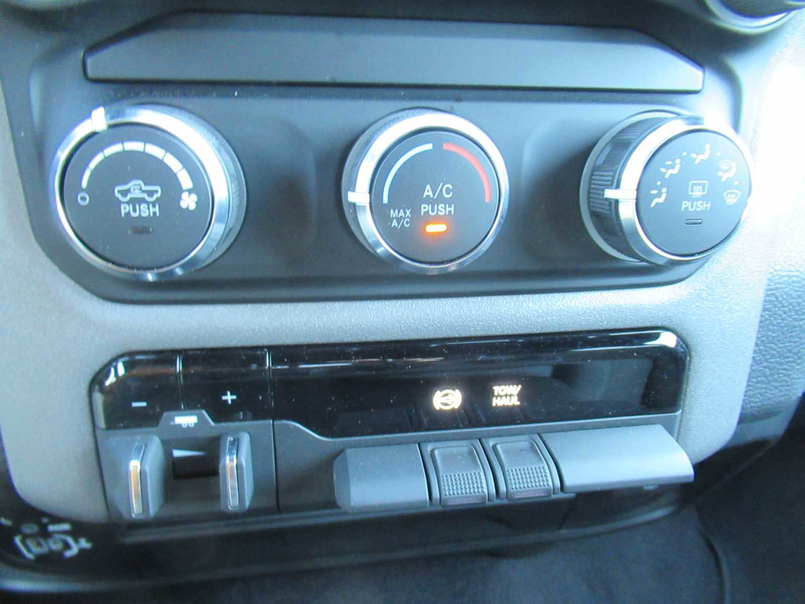 Used 2024 RAM 2500 Tradesman w/ Chrome Appearance Group image 39