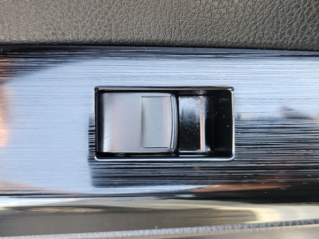 Used 2016 Toyota RAV4 Limited w/ Advanced Technology Package image 18