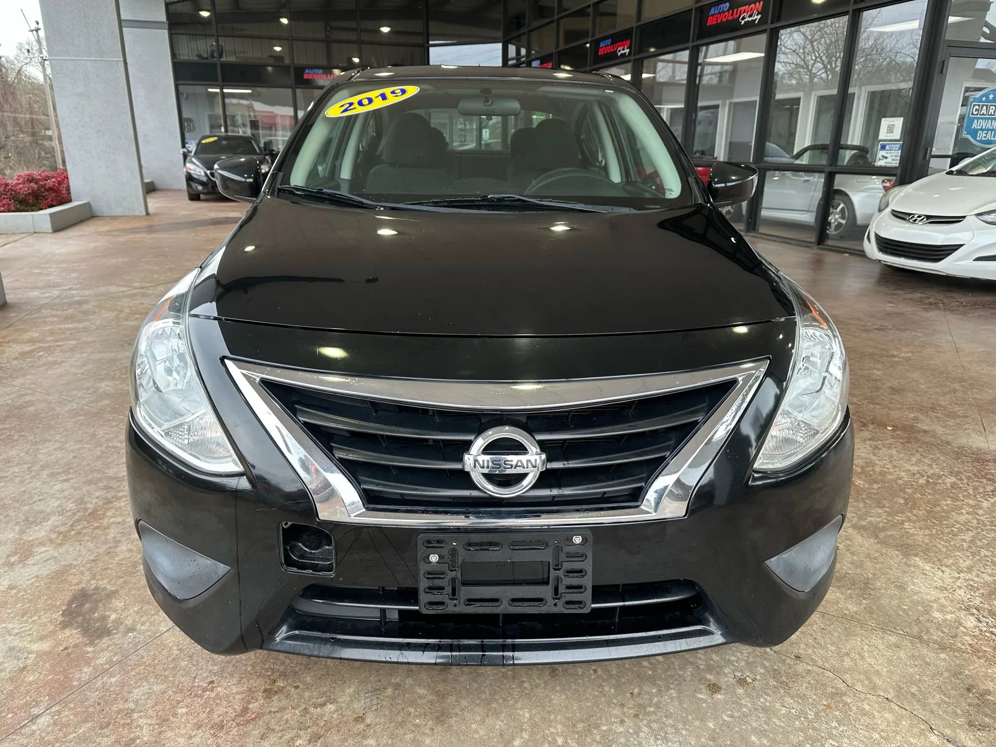 Used 2019 Nissan Versa SV image 2